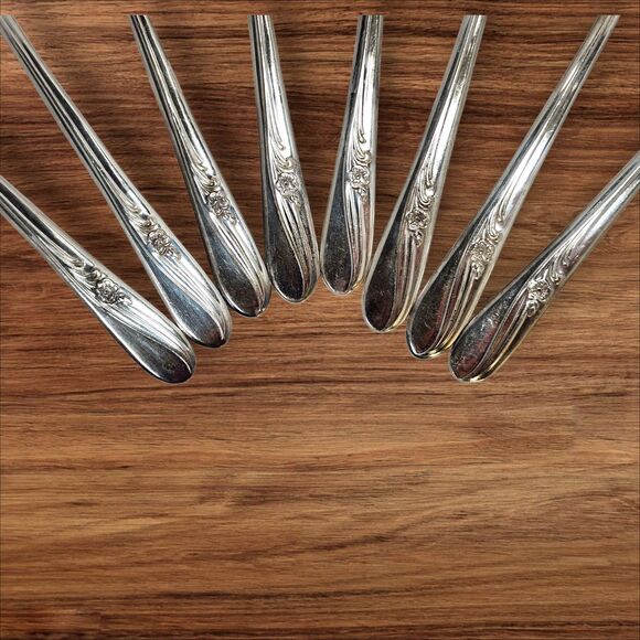H&T MFG Co Vintage 1940 Meadow Flower Silver Plated Dinner Forks Set of 8 Fork - Picture 3 of 5